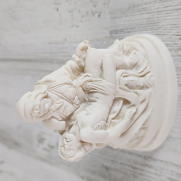 La Pieta Michaelangelo Jesus Christ Virgin Mary 3.75" statue catholic religious - Picture 4 of 9